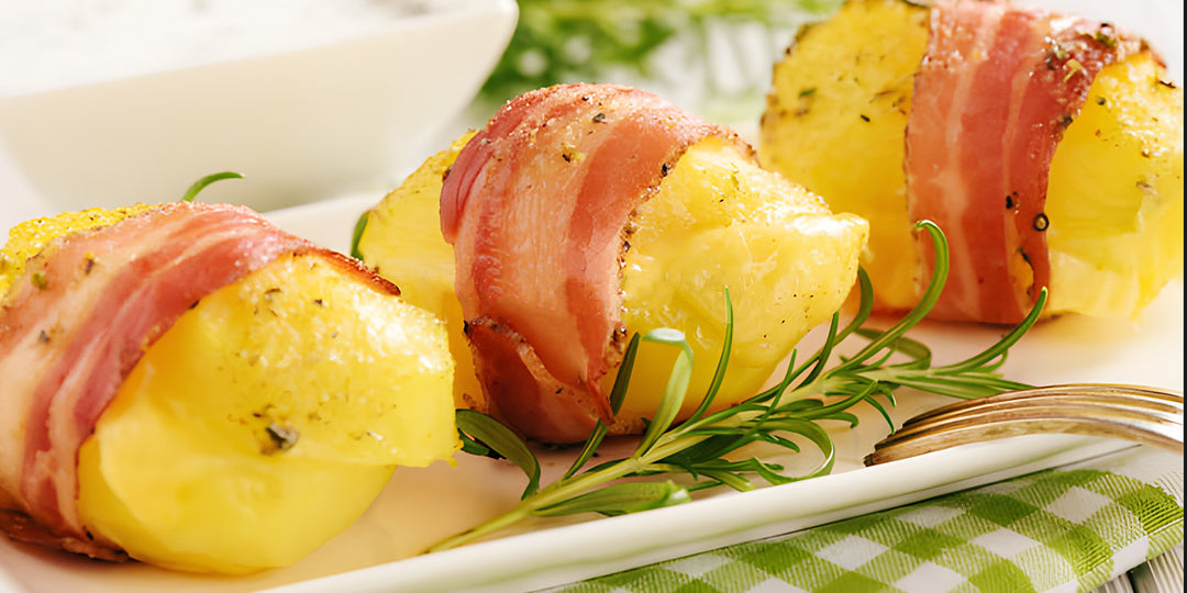 Kartoffel-bomben im bacon-mantel und käsefüllung