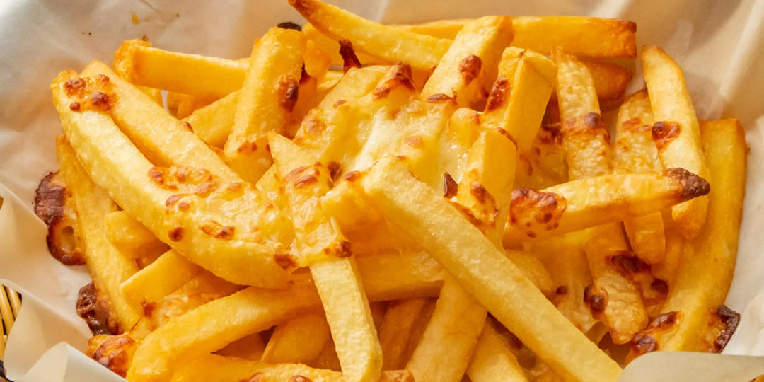 Selbstgemachte knusprige pommes aus der heißluftfritteuse